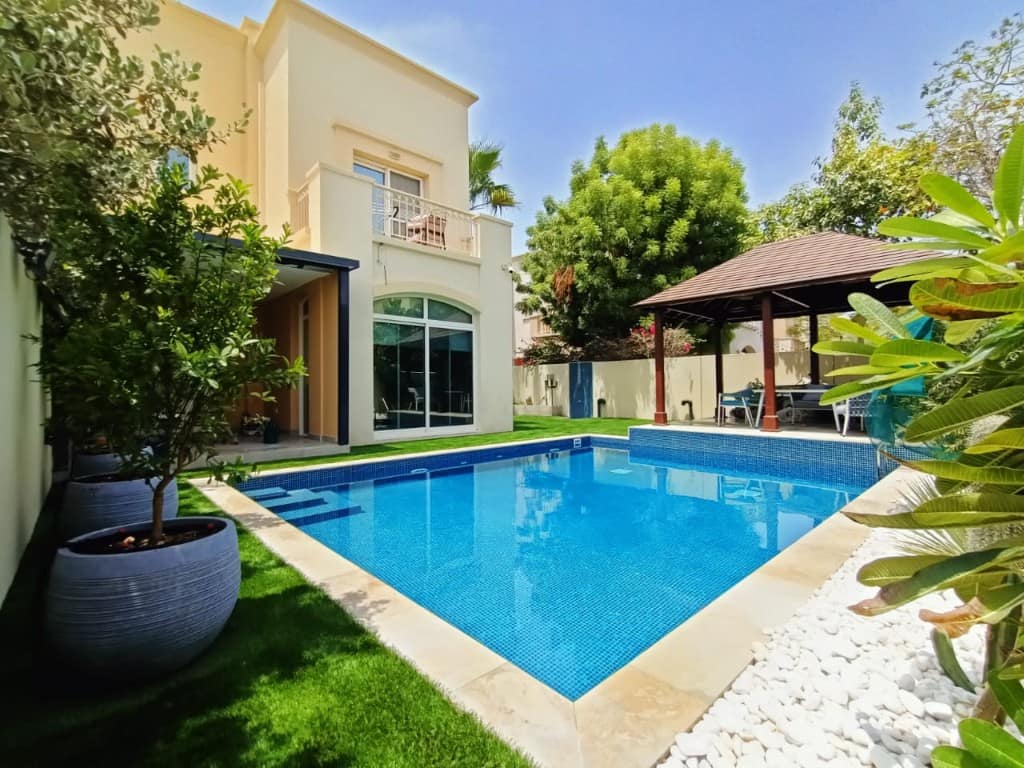 Modern Villa Pool & Garden — Villa Pools